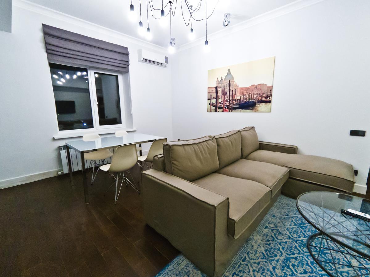 Opera Apartments Alma-Ata Buitenkant foto